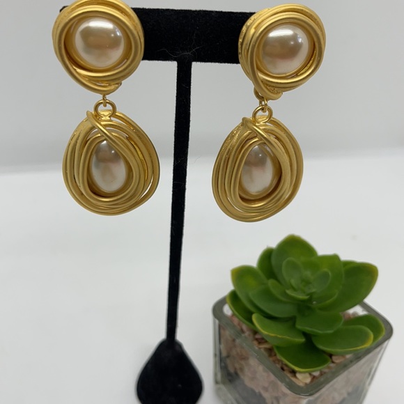 Norma Jean Vintage pearl necklace & earring set - Picture 6 of 10